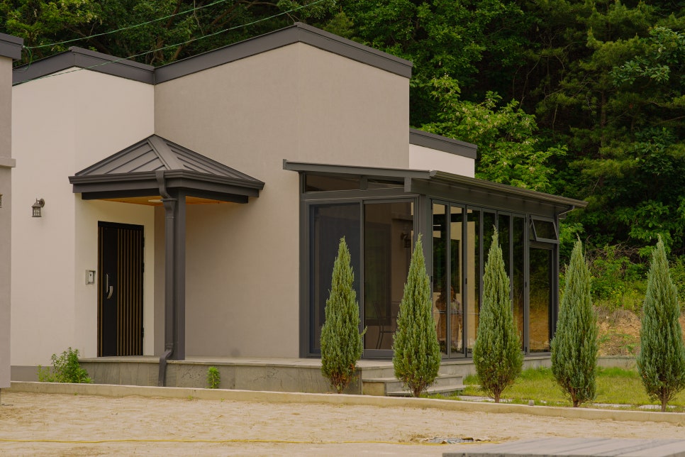 여주 주택 고급스러운 외관과 휴식처 다크그레이 썬룸