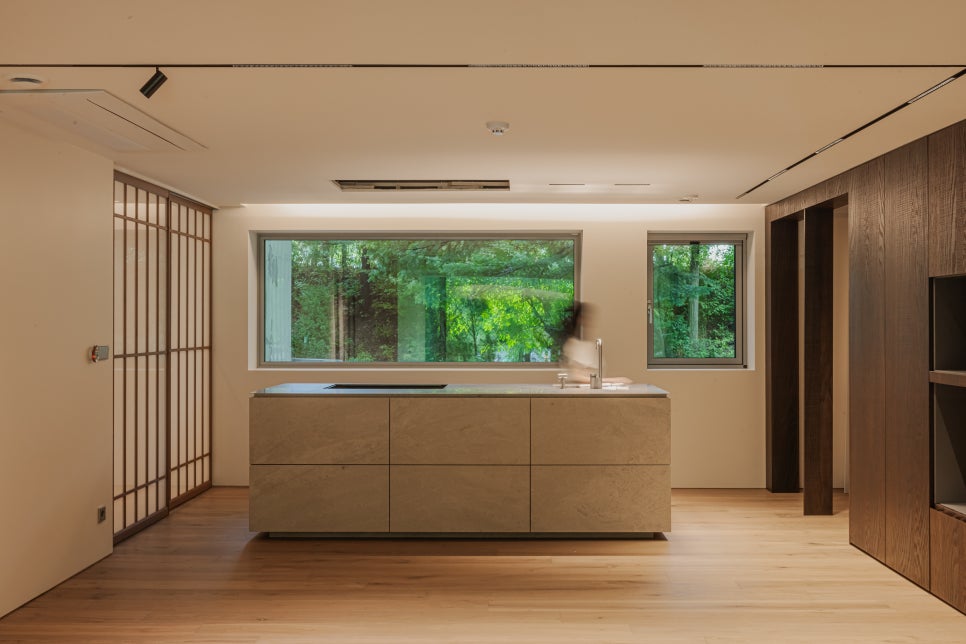 주방에 적용된 바튼창호  케이스먼트 시공사례