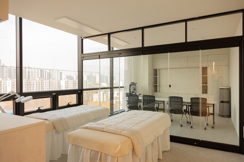 에스테틱 교육공간을 위한  글라스폴딩도어 시공사례